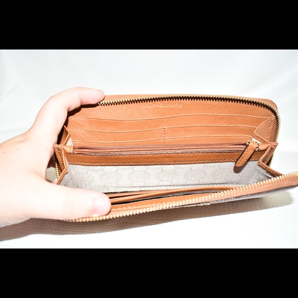 Micheal Kors Brown Wallet - Picture 4 of 4